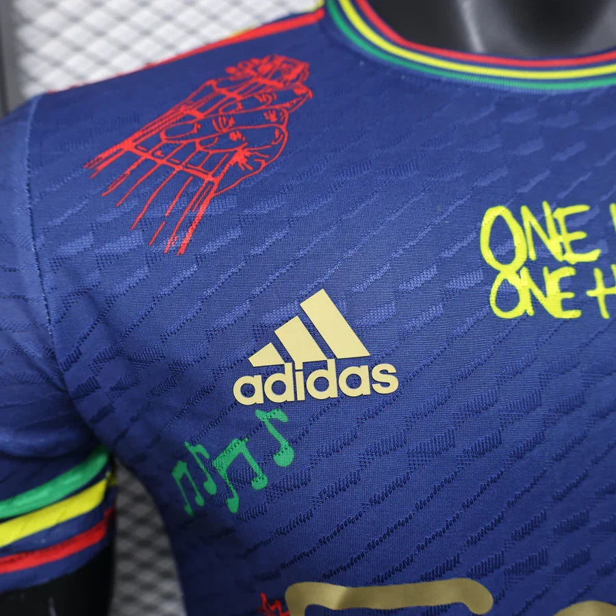 Maillot Concept Amsterdam 2025 de Le 12 -ème Maillot, vue frontale avec design coloré et logo visible.
