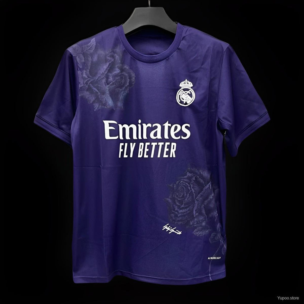 Maillot Real Madrid x Yamamoto violet 2024-2025, Le 12 -ème Maillot, vue de face avec logo et design violet.