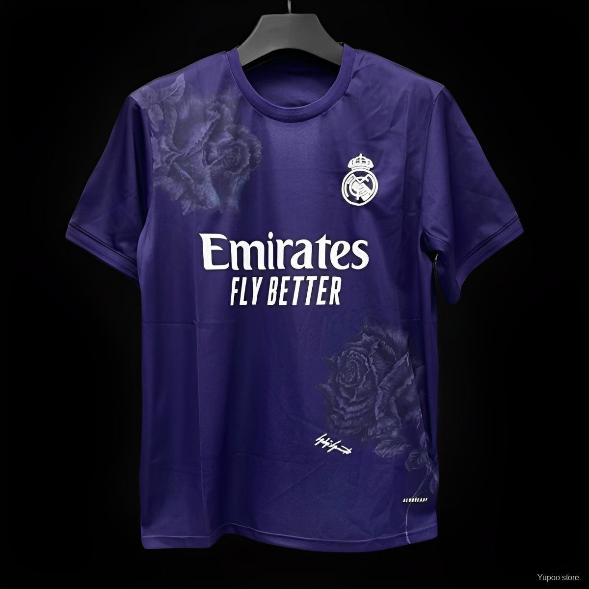 Maillot Real Madrid x Yamamoto violet 2024-2025, Le 12 -ème Maillot, vue de face avec logo et design violet.