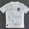 Maillot Portugal édition spéciale Le 12 -ème Maillot, vue de face, tissu en polyester avec logo et détails colorés.