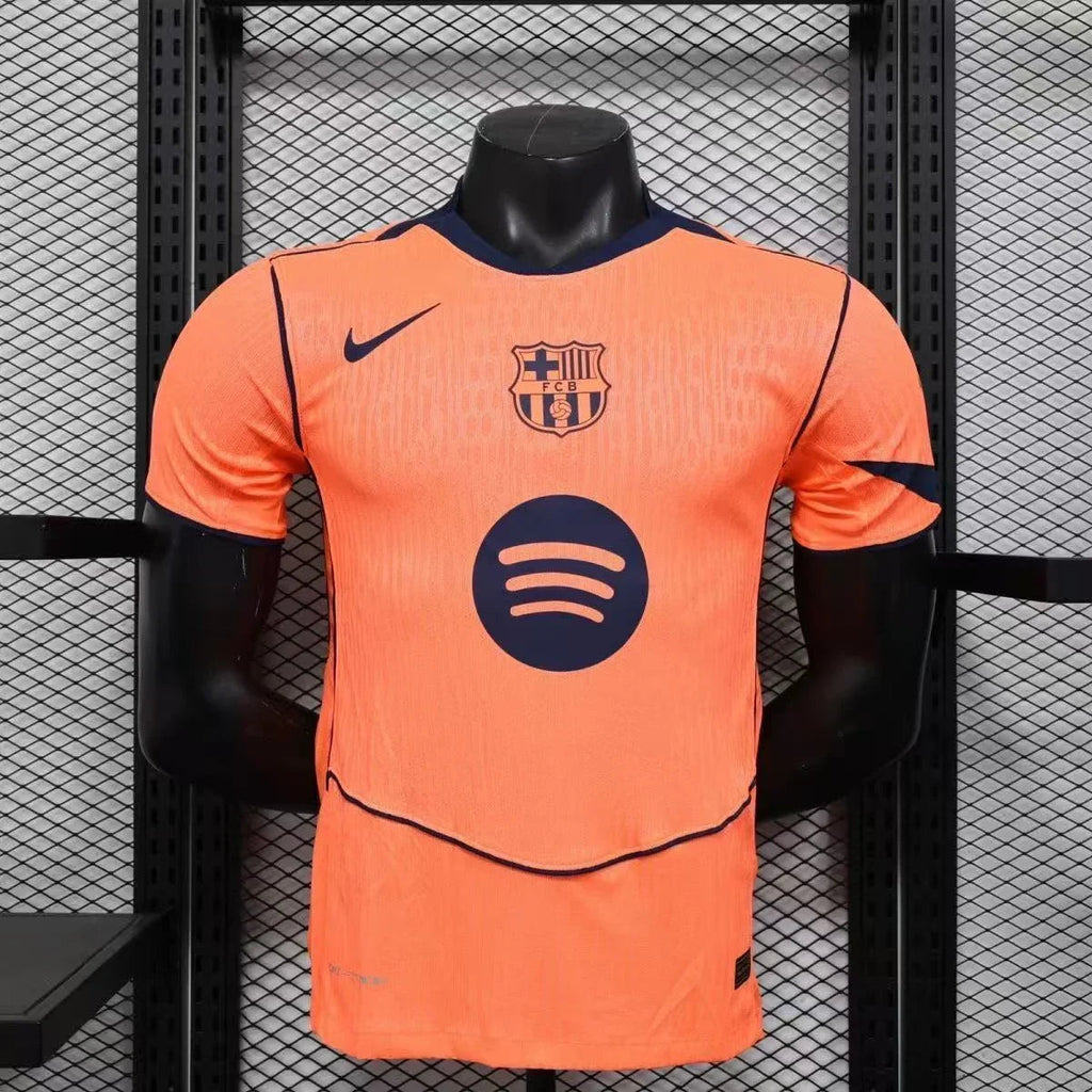 Maillot FC Barcelone 2025-26 par Le 12 -ème Maillot, vue frontale du maillot avec logo et détails du design.