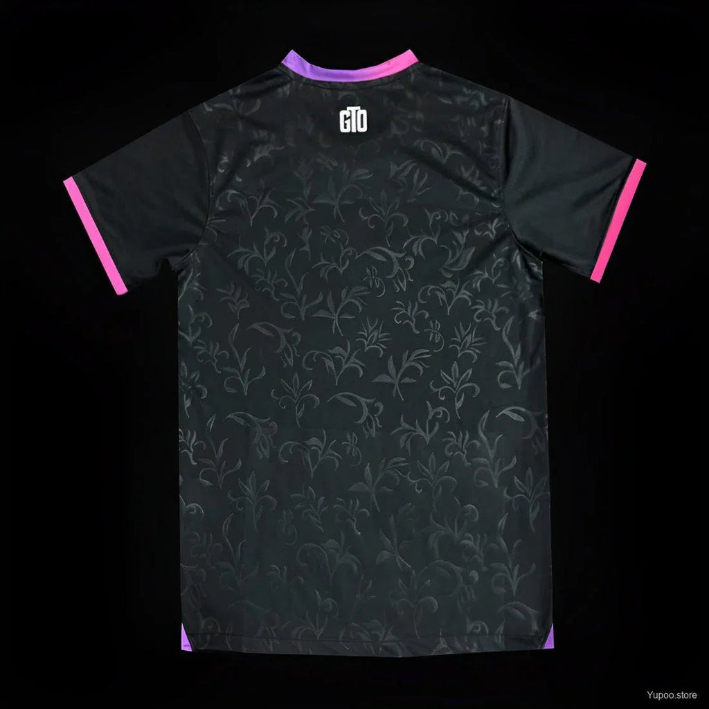 Maillot PSG spécial noir 2024/2025 de la marque Le 12 -ème Maillot, vue de face, détails du design et logo.
