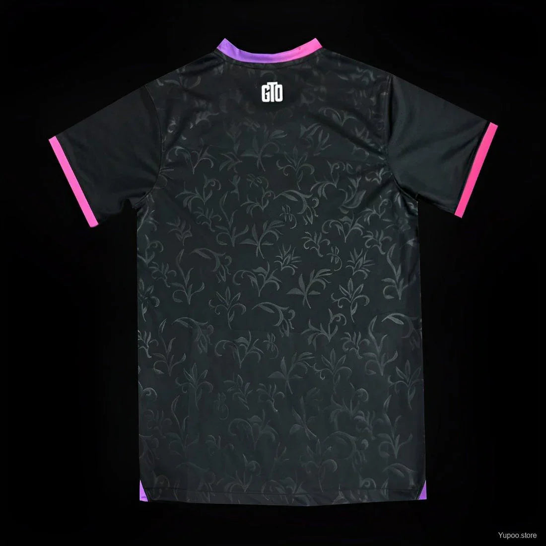 Maillot PSG spécial noir 2024/2025 de la marque Le 12 -ème Maillot, vue de face, détails du design et logo.