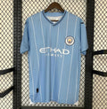 Maillot domicile Manchester City 2024/25 Le 12 -ème Maillot, devant avec logo et design officiel.