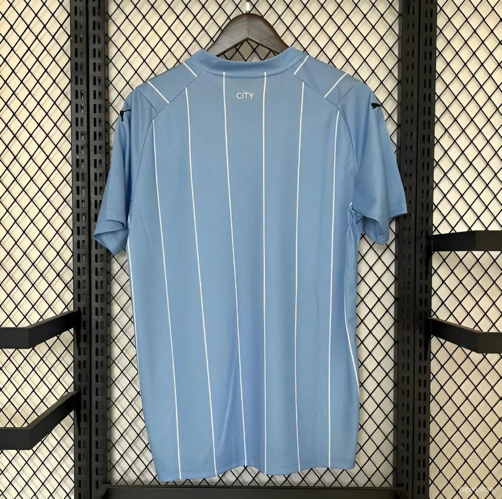Maillot domicile Manchester City 2024/25 Le 12 -ème Maillot, jersey bleu avec logo du club et détails de l'équipe.