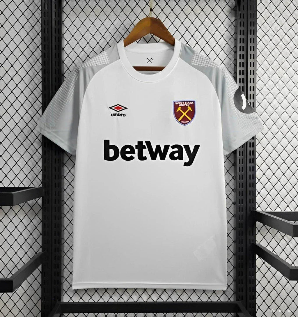 Maillot third de West Ham 2024/25, marque Le 12 -ème Maillot, vue frontale avec logo et design noir et blanc.