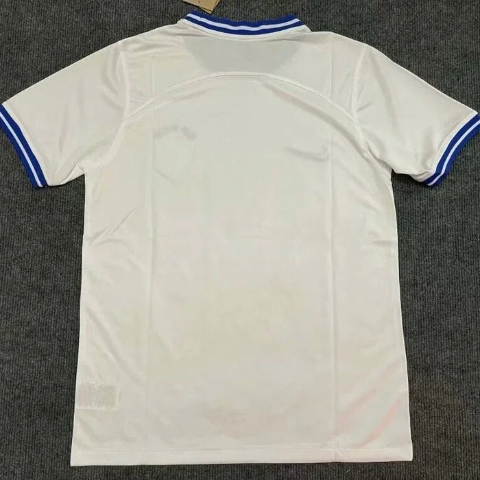 Maillot extérieur du Brésil 2024/25 de l'équipe nationale, fabriqué par Le 12, vue de face avec le logo et les couleurs du pays.