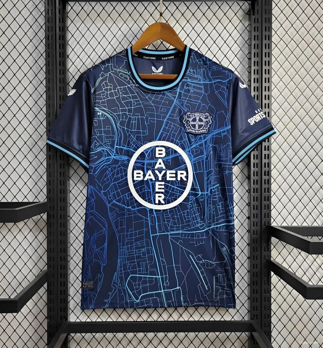 Maillot Bayern Leverkusen 2024/25 Le 12, maillot de football avec logo et design officiel, vue de face.