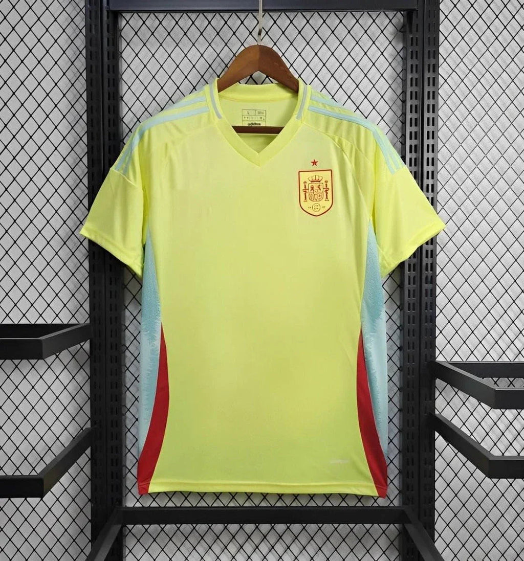 Maillot de l'équipe d'Espagne 2024/25 Le 12, jersey de football aux couleurs rouges et jaunes, vue frontale.
