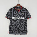 Maillot extérieur Bayern Leverkusen 2024/25, marque Le 12, vue de face avec design et logo de l'équipe bien visible.