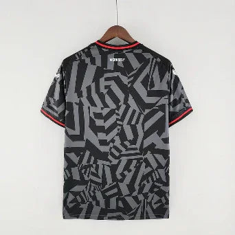 Maillot extérieur Bayern Leverkusen 2024/25 Le 12 -ème Maillot, vue front avec logo et design sportif visible.
