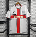 Maillot Bayern Leverkusen 2024/25 Le 12, maillot de football avec logo et détails en bleu et noir, vue frontale.