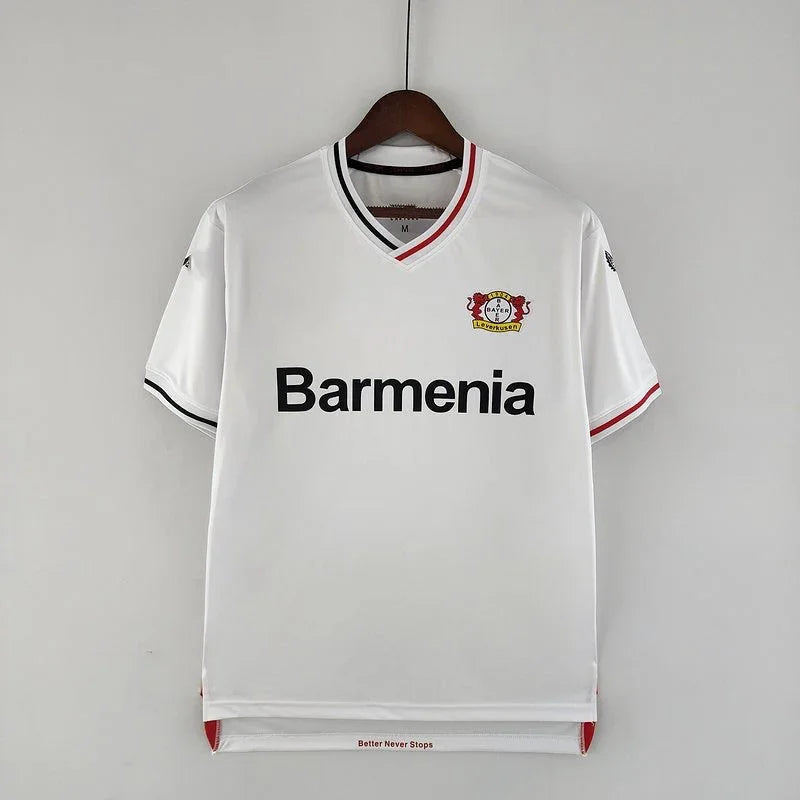 Maillot Bayern Leverkusen 2023/24 troisième, Le 12 -ème Maillot, vue front du maillot avec logo et design sportif.