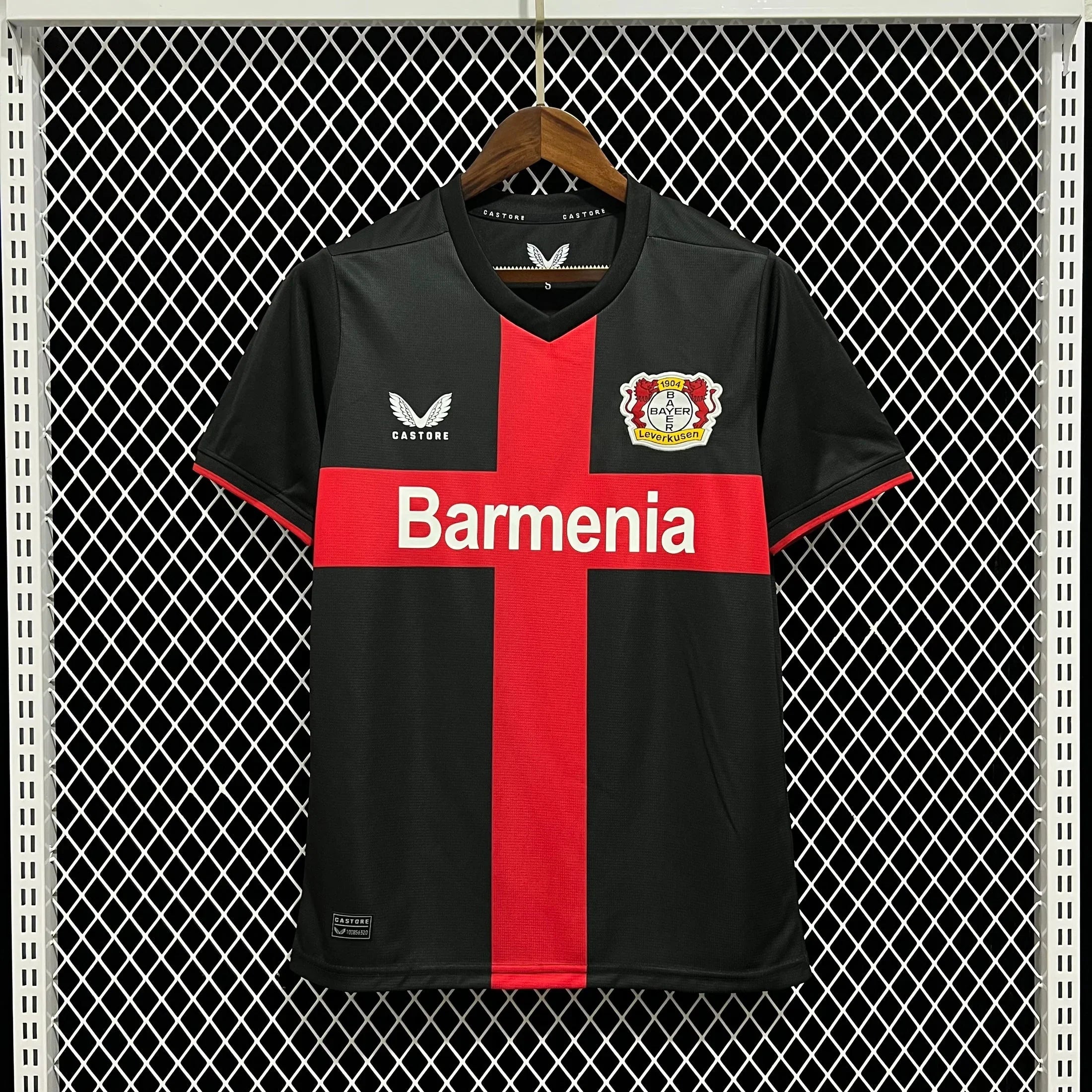 Maillot domicile Bayern Leverkusen 2024/25 Le 12 -ème Maillot, maillot de football avec logo et design officiel.