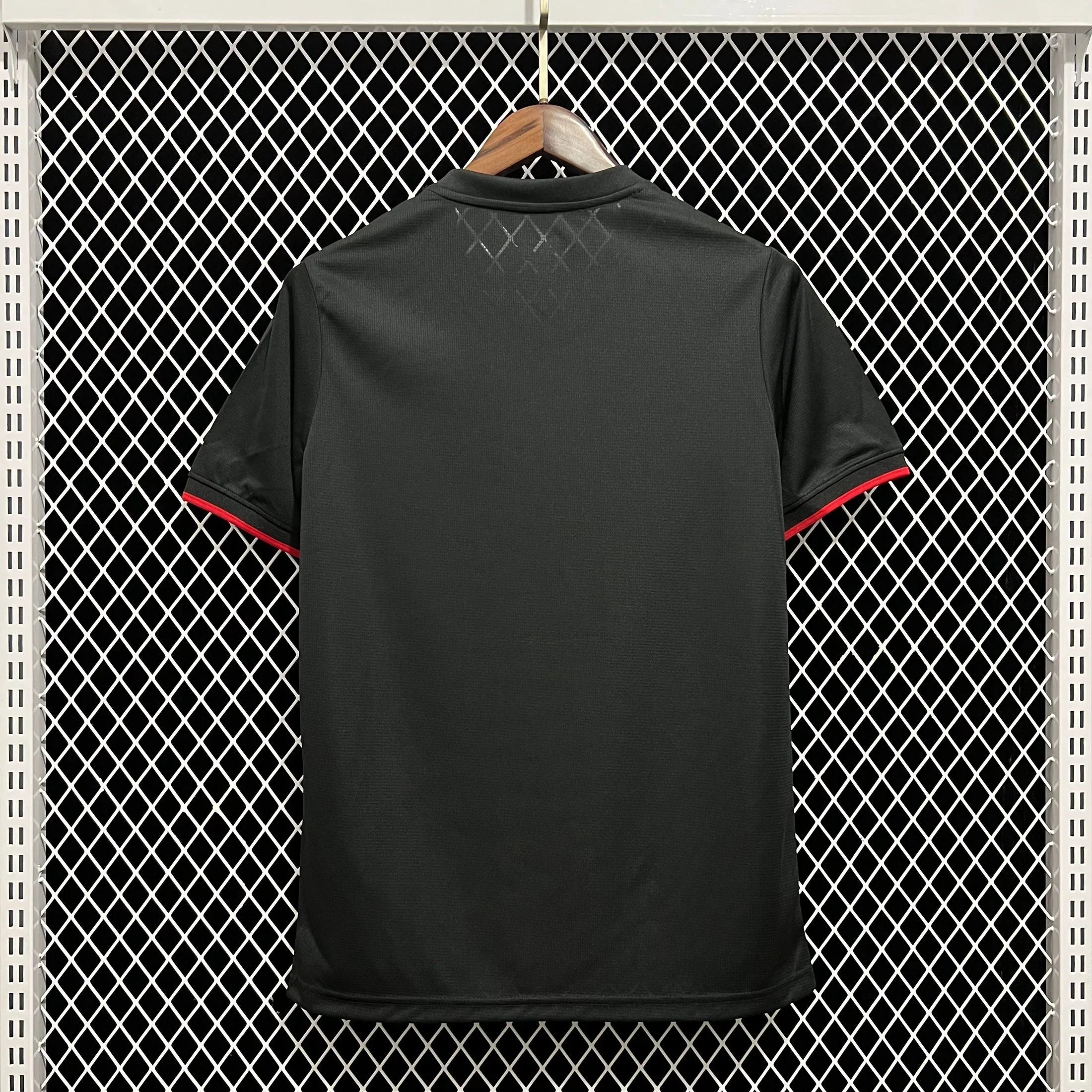 Maillot domicile Bayern Leverkusen 2024/25 Le 12 -ème Maillot, maillot de football avec logo et détails du club.