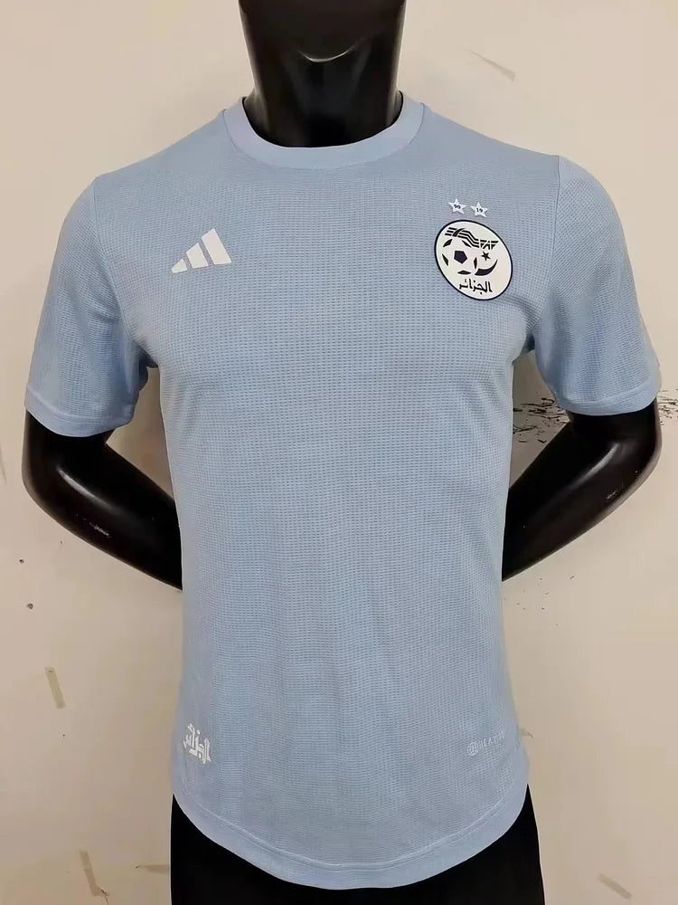 Maillot de football concept Algérie version joueur, marque Le 12 -ème Maillot, vue front avec logo et design sportif.