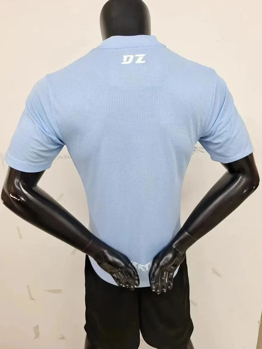 Maillot de football Algérie version joueur, marque Le 12 -ème Maillot, avec logo et détails sportifs visibles.