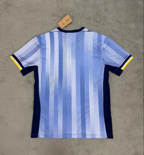 Maillot extérieur Tottenham 2024/25 Le 12 -ème Maillot, vue frontale avec logo et design officiel.