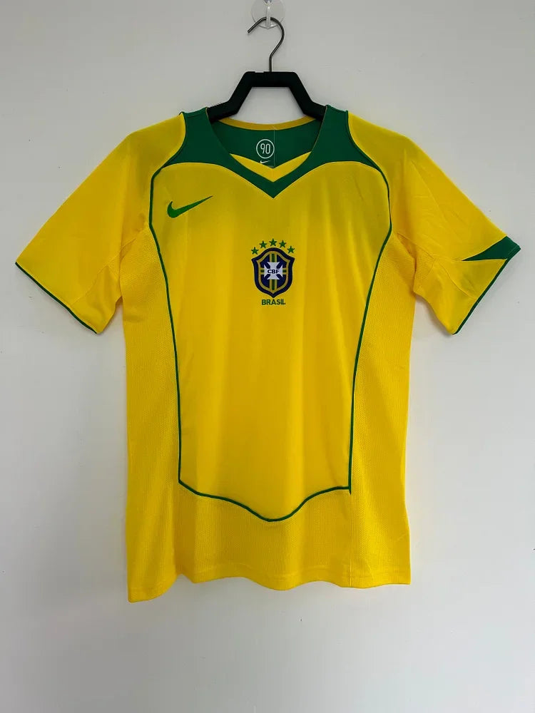 Maillot rétro du Brésil 2004 de la marque Le 12, maillot de football avec design vintage et logo officiel.