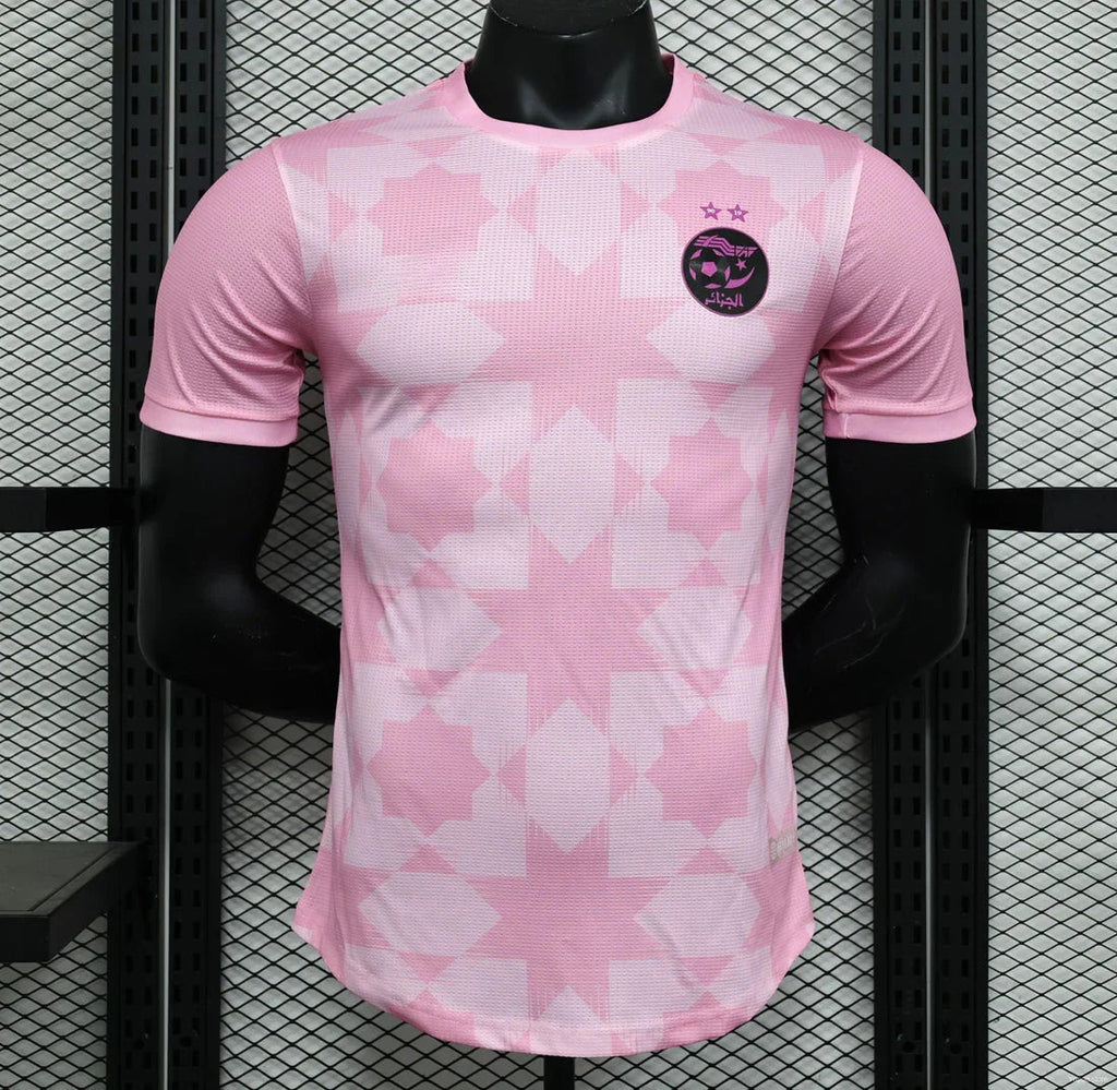 Maillot Algérie édition spéciale version joueur Le 12, maillot de football avec logo et détails de l'équipe nationale.
