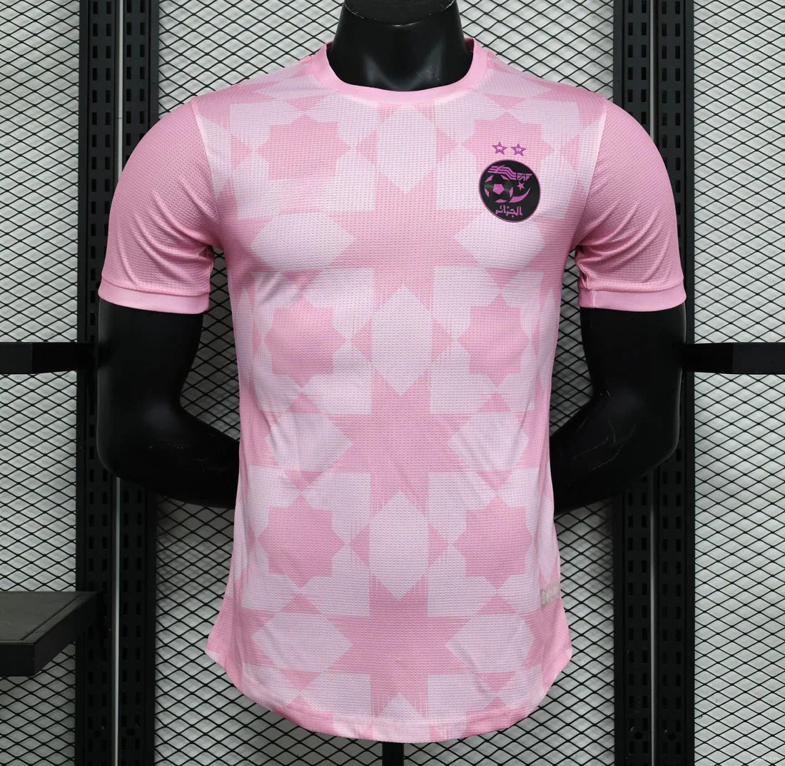 Maillot Algérie édition spéciale version joueur Le 12, maillot de football avec logo et détails de l'équipe nationale.