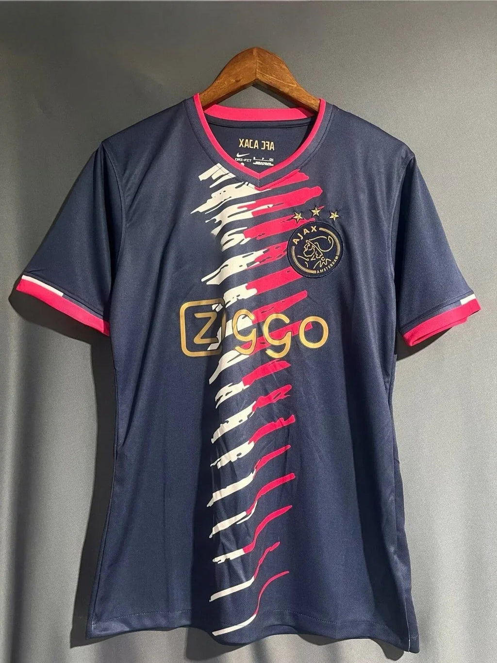 Maillot de football Ajax 2024/25 de la marque Le 12, vue de face avec logo et design sportif visible.