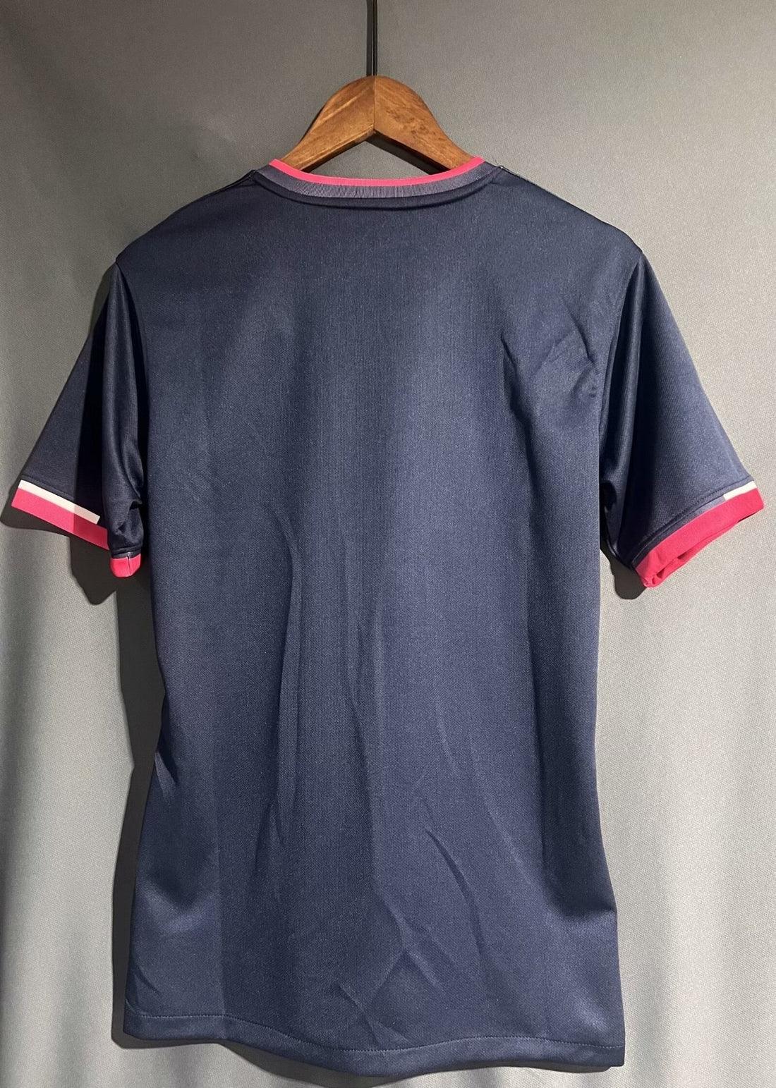 Maillot Ajax 2024/25 Le 12 -ème Maillot, maillot de football avec logo Ajax et détails en bleu et blanc, vue de face
