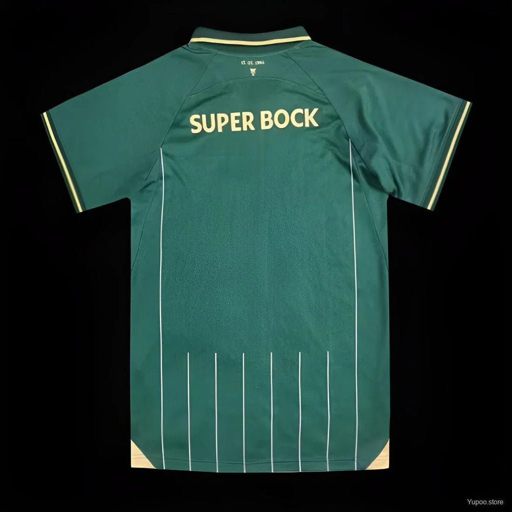 Maillot sportif édition spéciale Le 12 -ème Maillot, vue de face avec détails colorés et logo sur le devant.