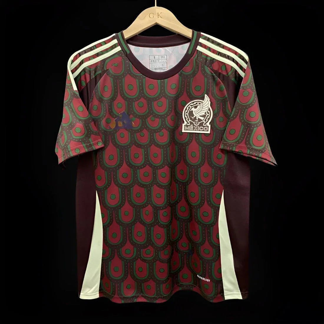 Maillot de football Mexique 2023/24 Le 12 -ème Maillot, vue de face avec logo et motifs colorés.