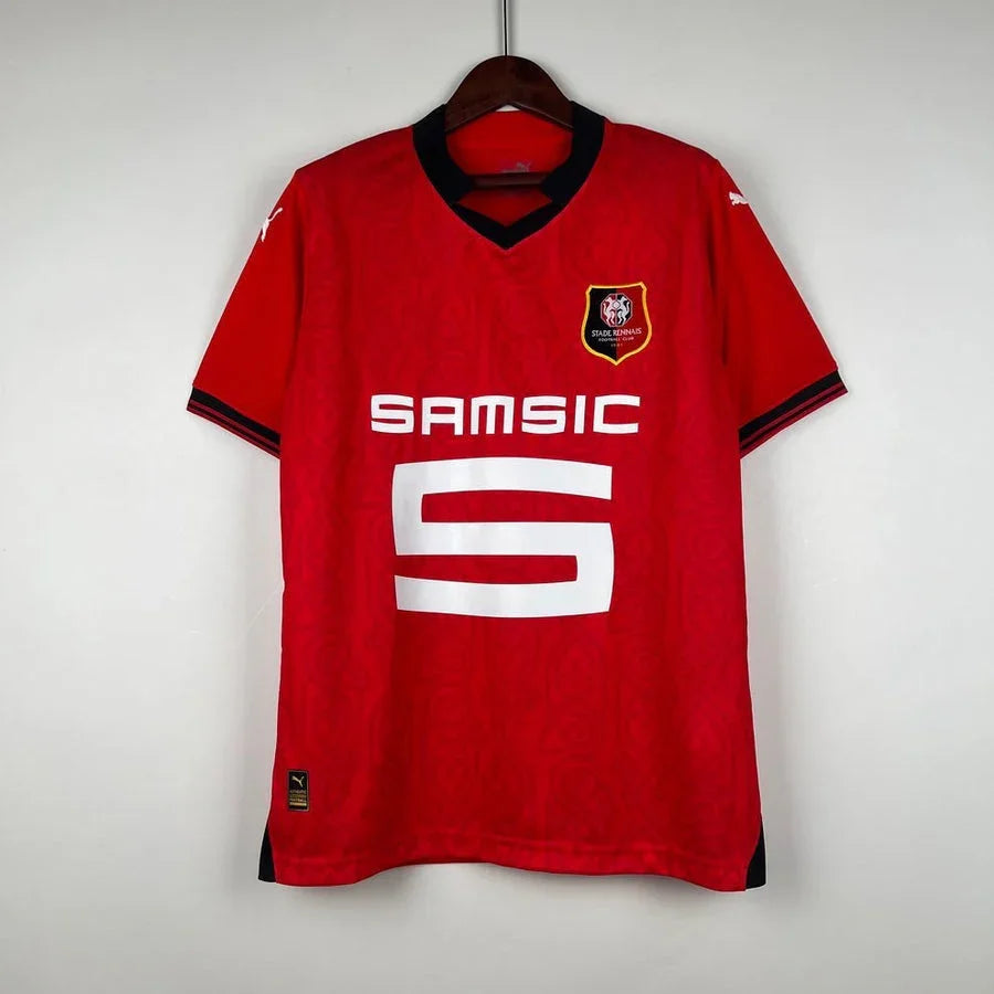 Maillot de football Rennes 2023/24 Le 12 -ème Maillot, vue de face avec logo et design coloré.