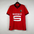 Maillot de football Rennes 2023/24 Le 12 -ème Maillot, vue de face avec logo et design coloré.