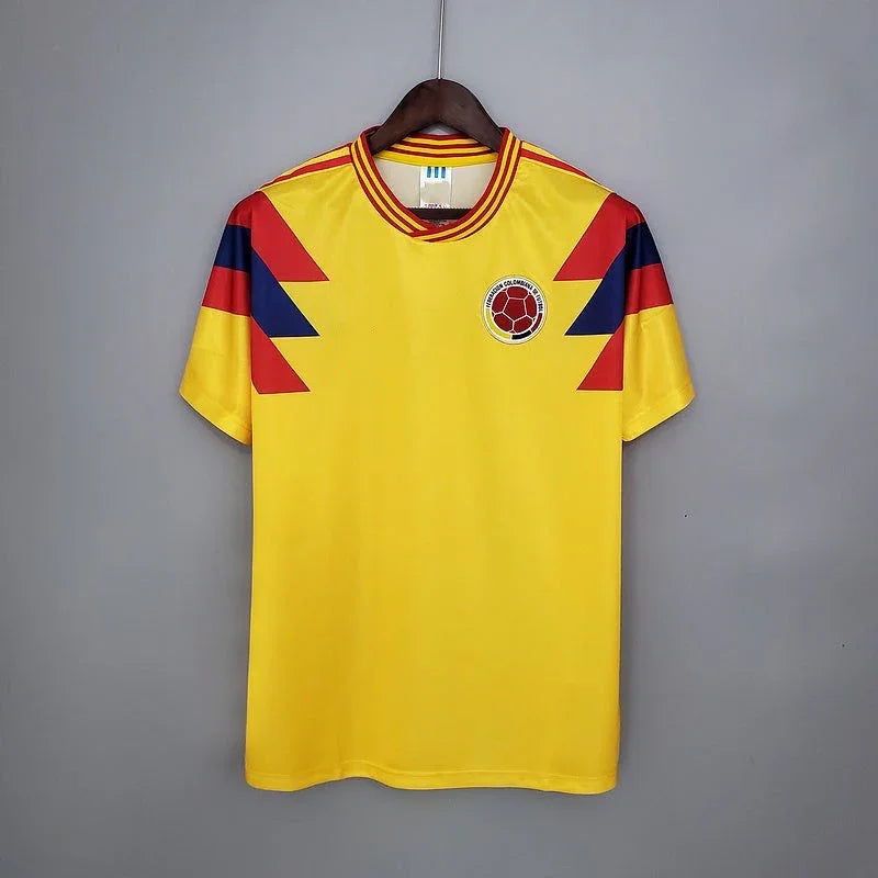 Maillot Colombie rétro 1990 Le 12, maillot de football vintage avec couleurs vives et logo de l'équipe nationale.