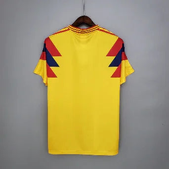 Maillot de football rétro Colombie 1990 de la marque Le 12 -ème Maillot, vue de face sur fond blanc.