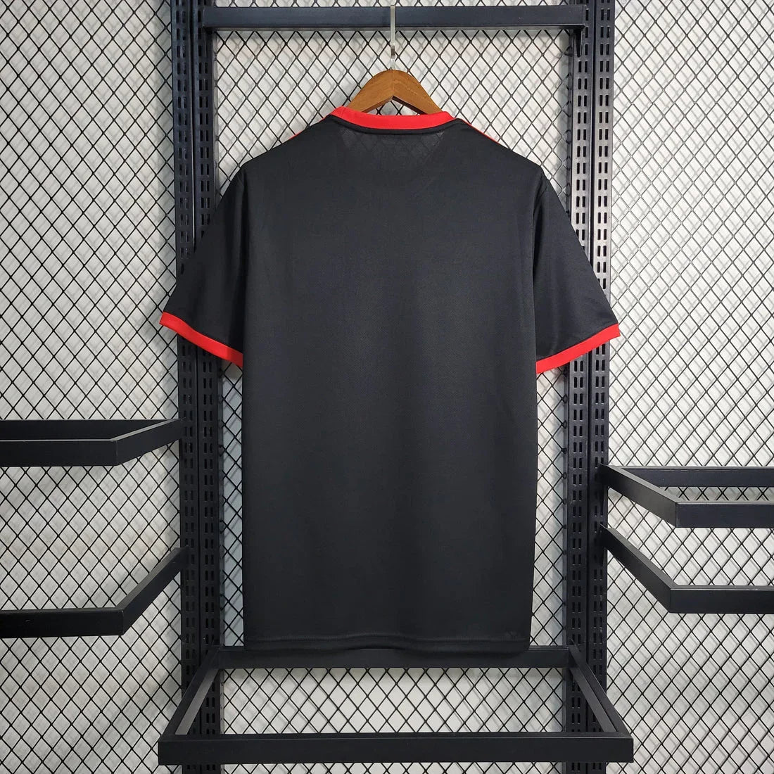 Maillot Japon édition spéciale 2023/24 de Le 12, vue de face avec logo et détails du design sportif.