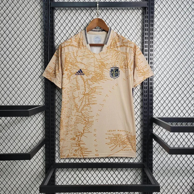 Maillot de football Argentine édition spéciale 2023/24 Le 12, vue de face, avec logo et détails colorés.