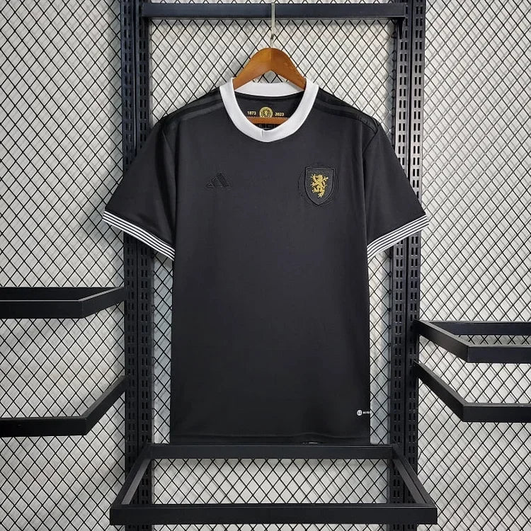 Maillot Écosse 2023/24 de Le 12 -ème Maillot, vue de devant avec design sportif et couleurs traditionnelles écossaises.