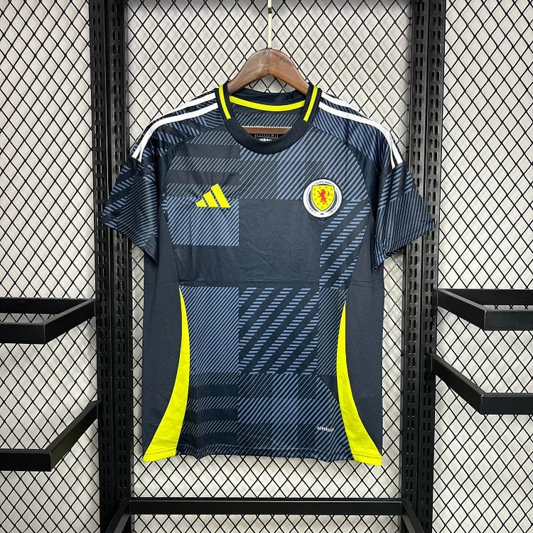 Maillot extérieur Écosse 2024/25 Le 12 -ème Maillot, vue de face avec détails du design et logo visible.