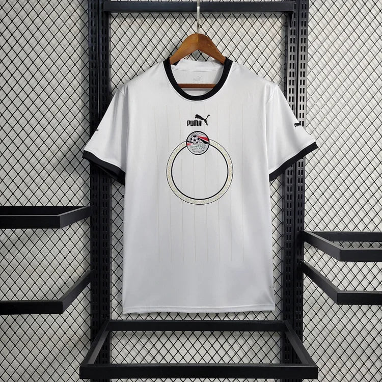 Maillot extérieur de l'Égypte 2022/23, fabriqué par Le 12 -ème Maillot, affichant les couleurs et le design officiels.