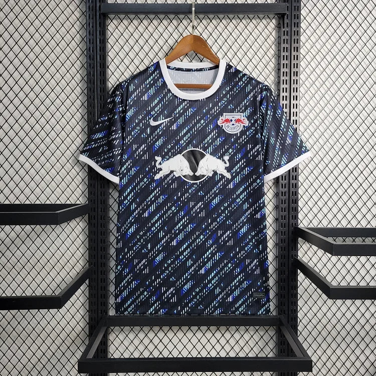 Maillot RB Leipzig 2023/24 Le 12 -ème Maillot, devant avec logo et design principal, pour supporters du club.