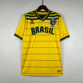 Maillot rétro du Brésil 1984, jersey de football vintage de la marque Le 12 -ème Maillot, vue frontale.