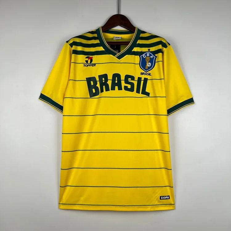 Maillot rétro du Brésil 1984, jersey de football vintage de la marque Le 12 -ème Maillot, vue frontale.