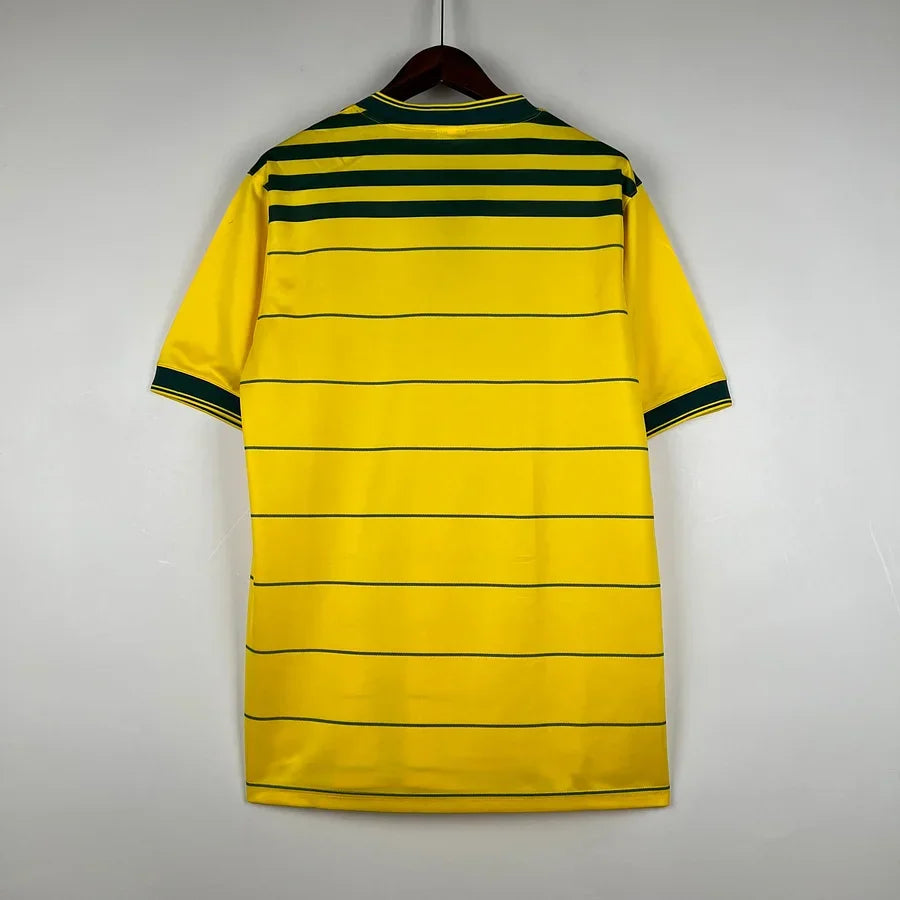 Maillot rétro du Brésil 1984 de Le 12 -ème Maillot, vue frontale avec logo et couleurs traditionnelles du football brésilien.