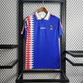 Maillot rétro de l'équipe de France 1994, maillot de football Le 12-ème Maillot, vue de face avec logo et détails vintage