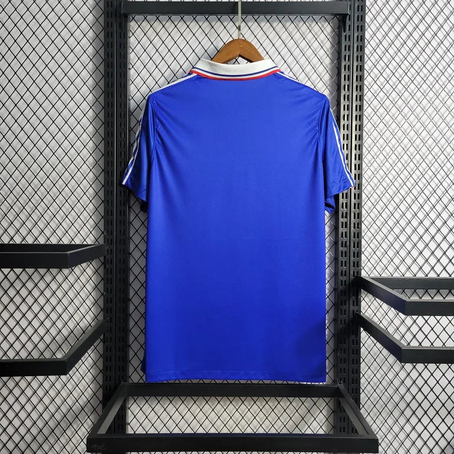 Maillot rétro de l'équipe de France 1994, marque Le 12 -ème Maillot, vue de face avec logo et détails de la vitalité du design.