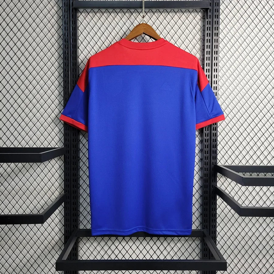 Maillot de sport japonais Concept Manga de la marque Le 12 -ème Maillot, vue front avec logo et design coloré.