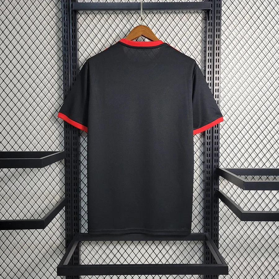 Maillot Concept Japon Le 12 -ème Maillot, vue de face, en tissu sportif avec logo et design inspiré du Japon.