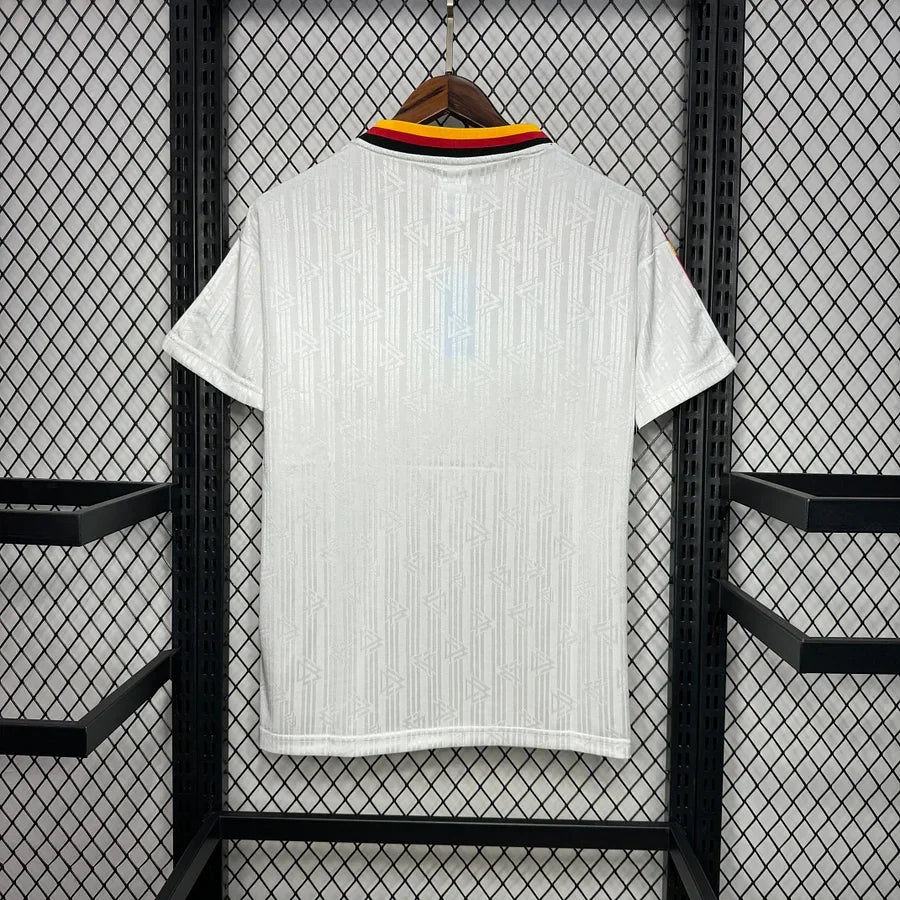 Maillot rétro Allemagne 1994 de la marque Le 12 -ème Maillot, vue de face, avec les couleurs traditionnelles du football allemand.