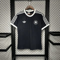 Maillot rétro Allemagne de la marque Le 12 -ème Maillot, vue de face avec détails et couleurs emblématiques.