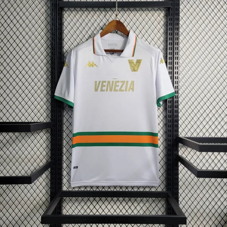 Maillot Venise 2023/24 Le 12 -ème Maillot, vue de face, détails du design et logo visible.