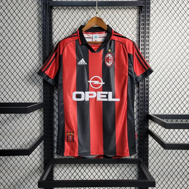 Maillot rétro AC Milan 1999 de la marque Le 12 -ème Maillot, vue de face, avec logo et détails de l'époque sur le tissu.